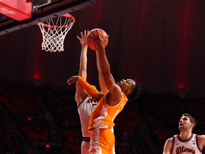 Jordan Gainey, Tennessee walk off Illinois at the buzzer to remain unbeaten