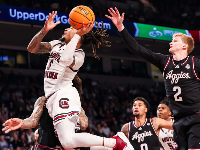 Men's basketball stays close, but falls 76-72 to No. 13 Texas A&M