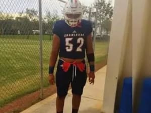 DL commits to Canes: "I want to be the best D lineman to go there"
