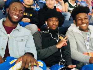 QB Jalon Jones slips on recruiting cap during OV, gets positive vibes