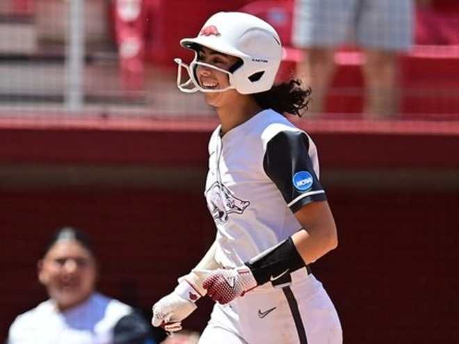 Dominant pitching, Rijo's bat sends Razorbacks to Super Regional