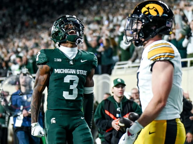 Michigan State's offense breaks out in 32-point outing against Iowa