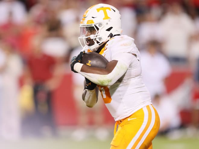 Snap counts, game grades from Tennessee football's road loss to Arkansas