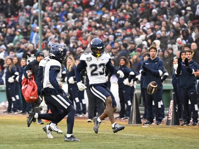 UConn Football LB Alfred Chea Enters Transfer Portal