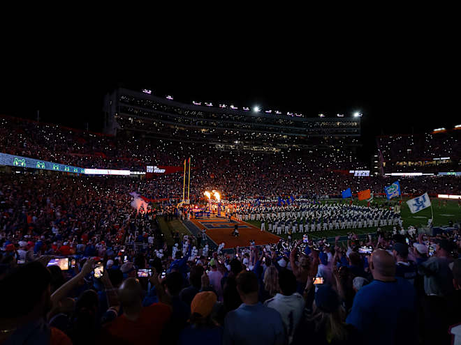 Florida Football Posts Historic Spring in the Classroom