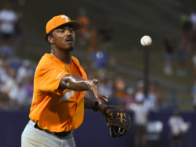 Live updates, discussion: No. 3 Tennessee baseball vs. Hofstra (Game 2)