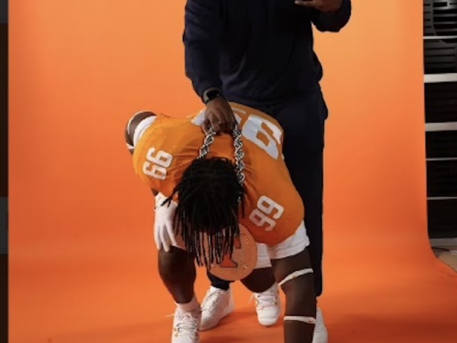 Class of 2025's 4th-ranked defensive tackle talks Tennessee visit