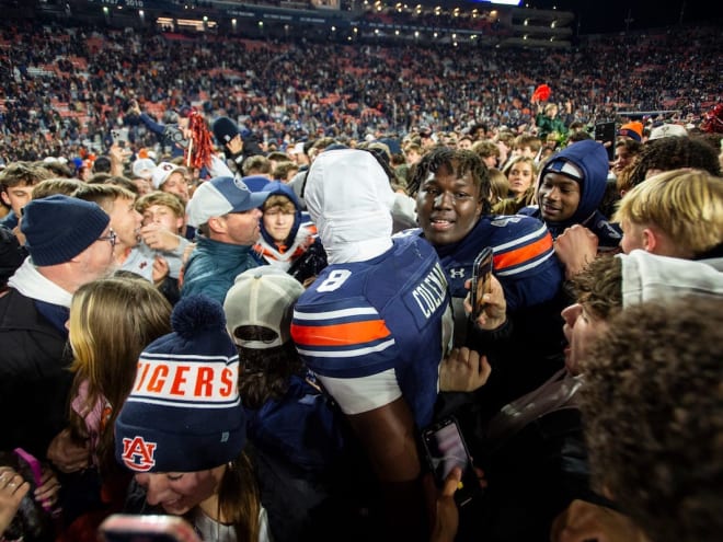 Auburn players react to field storming