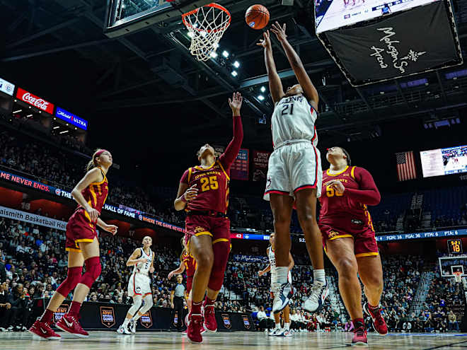 No. 5 UConn Women’s Hoops downs No. 22 Creighton with pesky defense