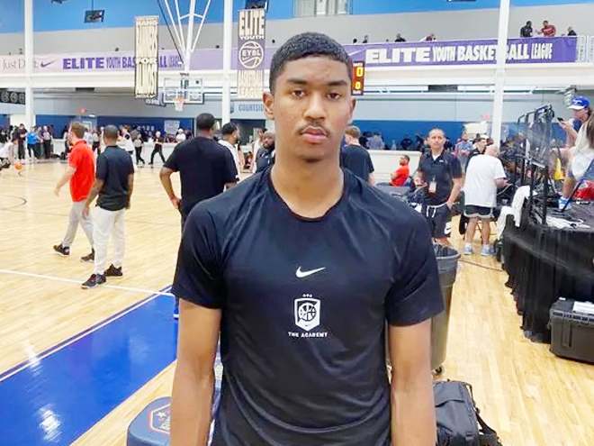 Jason Crowe Jr. says Jason Hart helps give Kentucky a different look