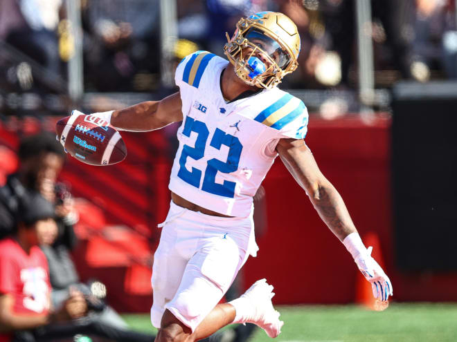 UCLA running backs find footing in passing game