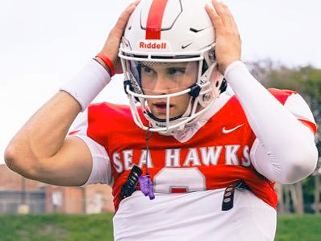 QB Cole Leinart looks to chart own course with SMU pledge