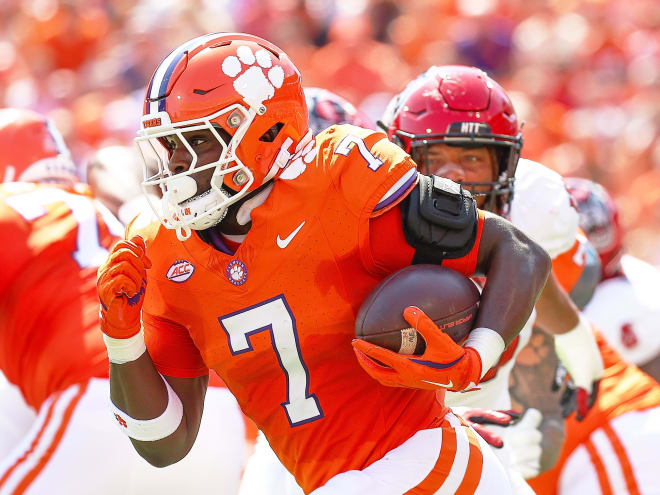 Clemson's offense rolls, notches 800th win all-time