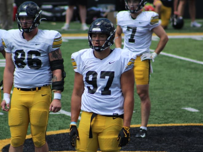 Defensive End Caden Crawford Will Enter Transfer Portal