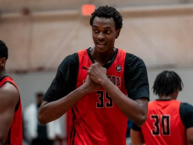Angolan top-50 overall prospect commits to Arkansas basketball