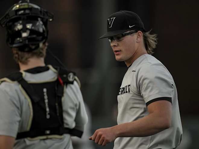 Vanderbilt transfer pitcher commits to Arkansas