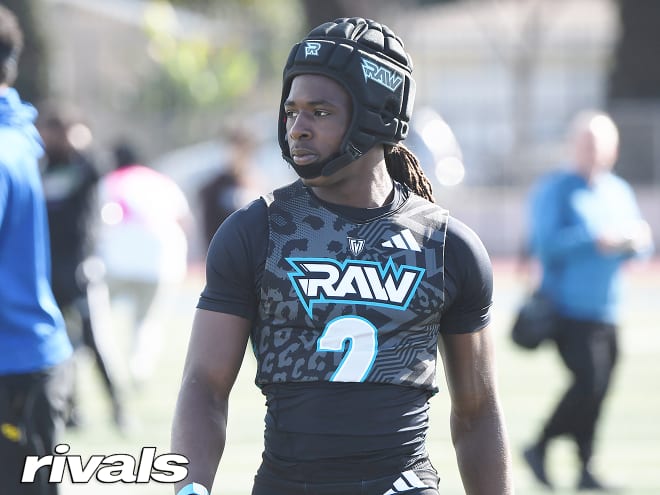 Rivals250 DB Amari Wallace makes pop-up visit to Miami, bonded with coaches