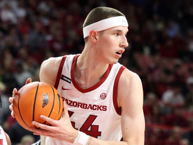 Arkansas basketball moves up in AP Top 25