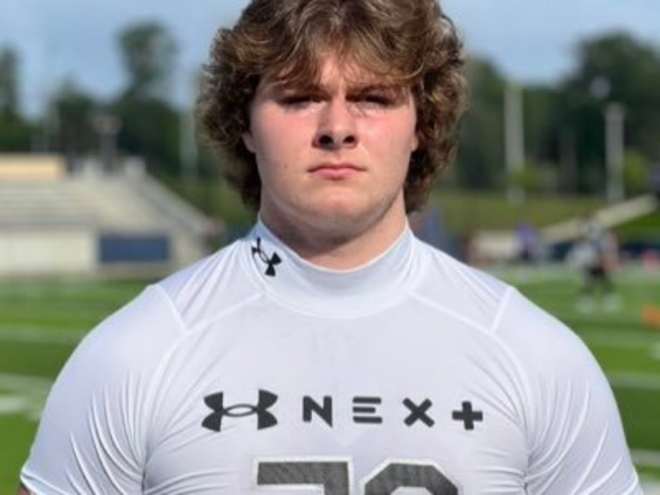 2026 offensive lineman commits to Arkansas