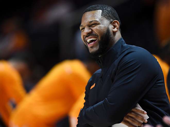 Outgoing Tennessee basketball assistant Rod Clark pens letter to program