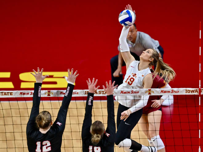 Host Cyclones swept in straight sets by Houston