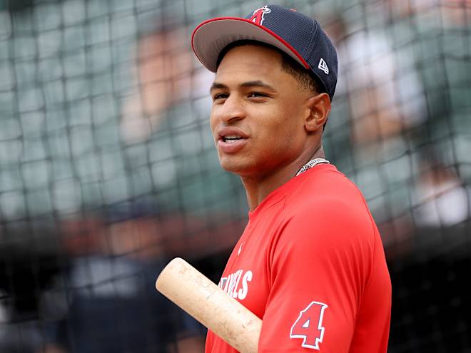 WATCH: Tennessee baseball legend Christian Moore records first MLB hit