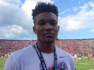 PHOTO GALLERY - Hoops recruits visit for AU-LSU