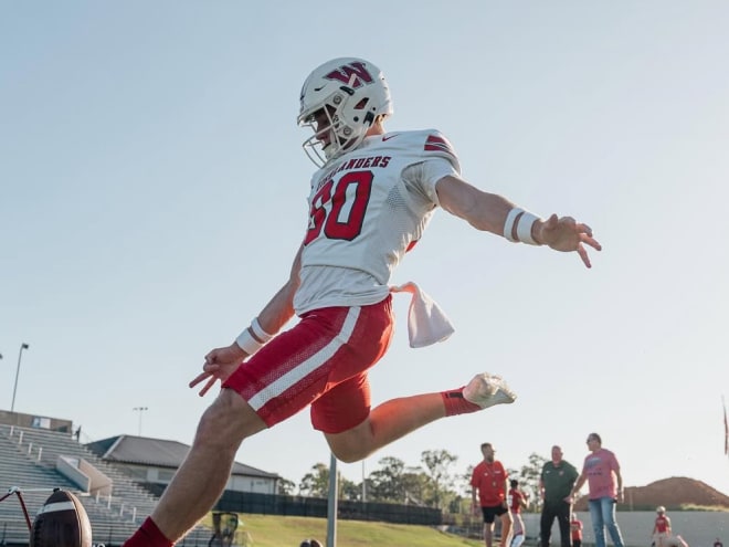 Arkansas lands 2025 kicker out of Texas