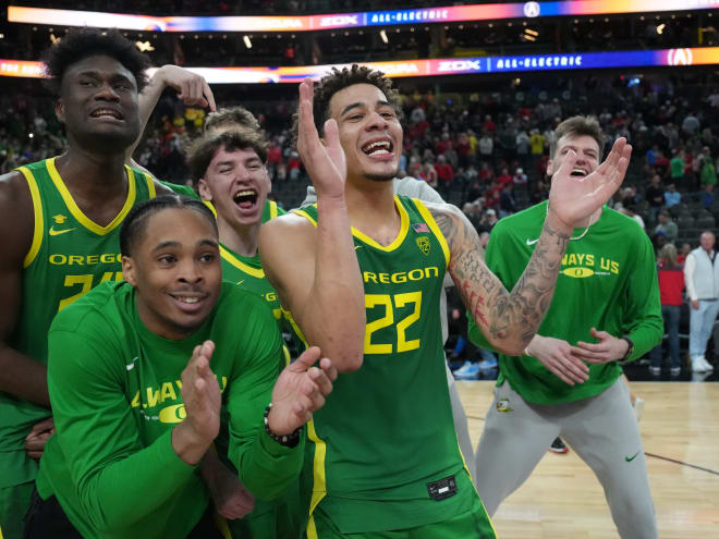 Ducks stun top-seeded Arizona with second-half surge in Pac-12 semifinals