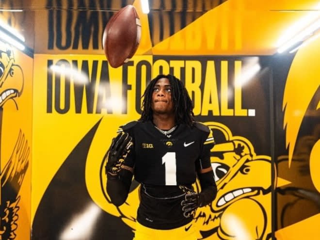 Three-Star CB Charles Bell Signs with Iowa