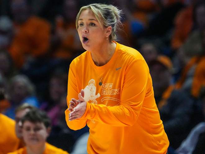 Lady Vols extend offer to a high school freshman that can dunk