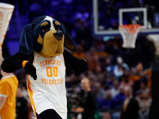 Tennessee basketball's new assistant coach offers rising 2026 guard