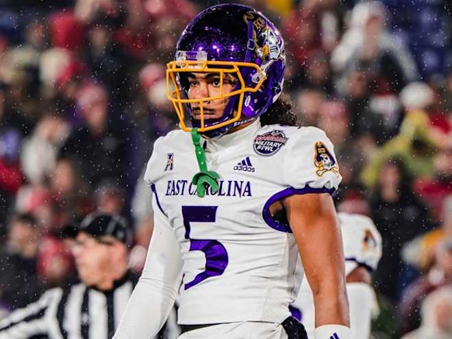 Football SnapShot: Defensive Back Gavin Gibson
