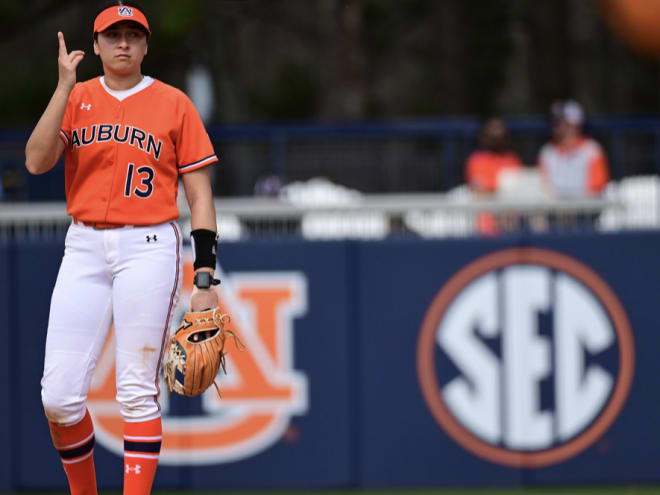 Peralta powers Auburn to sweep