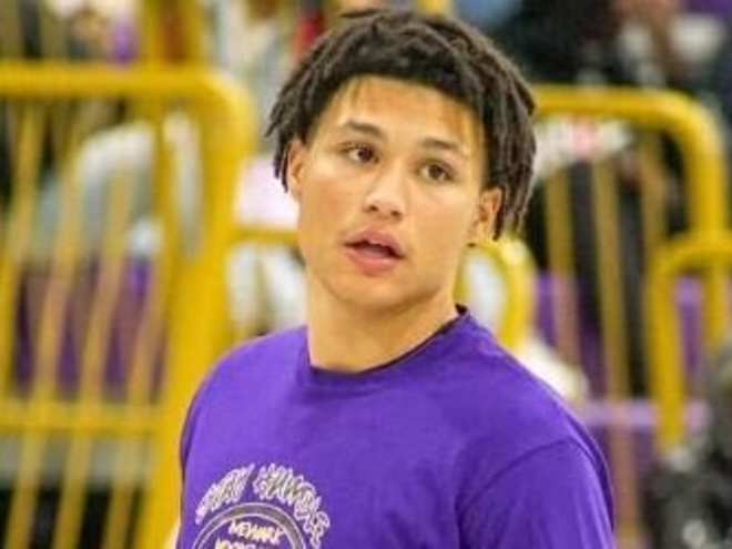 Akande makes college pick