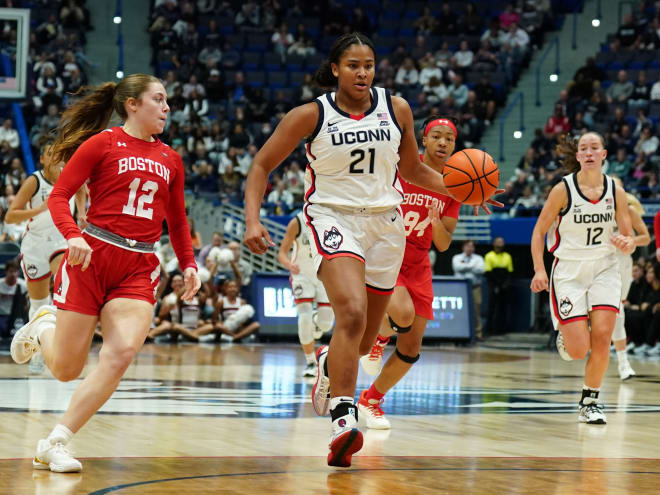 Strong’s homecoming helps No. 2 UConn women’s hoops fend off No. 14 UNC