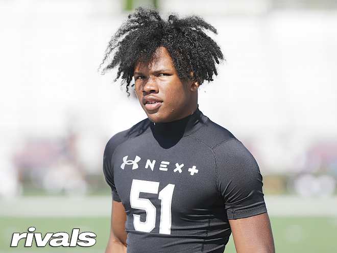 Edge rusher Elijah Littlejohn changes up top group