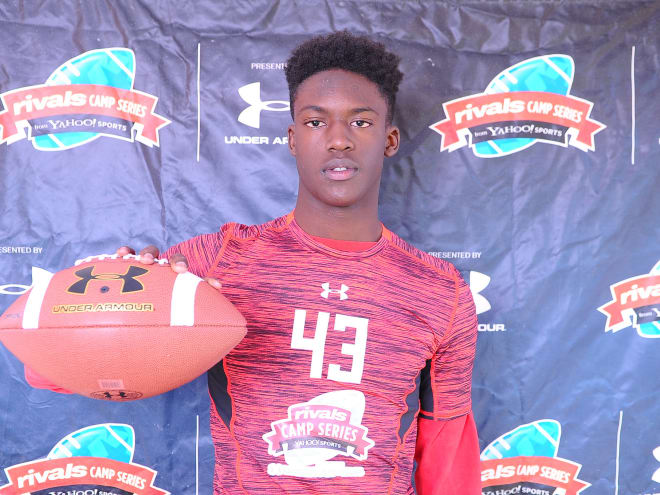 Top 2018 athlete tight with the USF staff