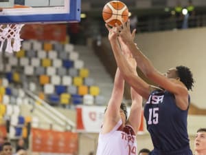 PHOTOS - Austin Wiley wiling out in Spain