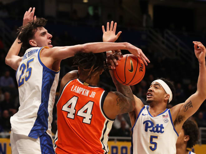 Pitt uses big second half to sweep Syracuse