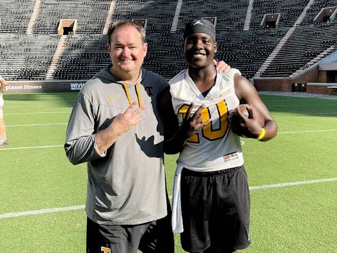 Tennessee gets in early for 2028 QB  Treyvone Towns Jr.