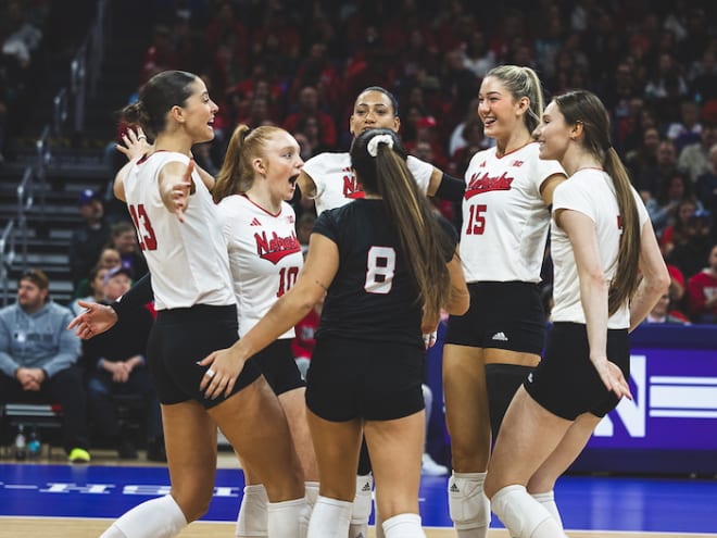 Nebraska VB sweeps Northwestern, wins 19th in a row and 57 of last 63 sets