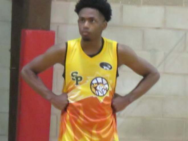 Jones makes college pick