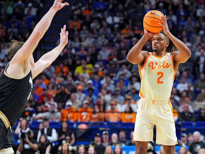 Chaz Lanier breaks Tennessee basketball single-season 3-pointer record