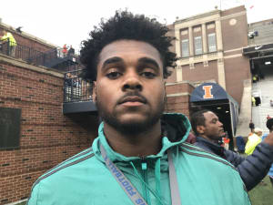 St. Louis DE Joe Moore checks out Illinois