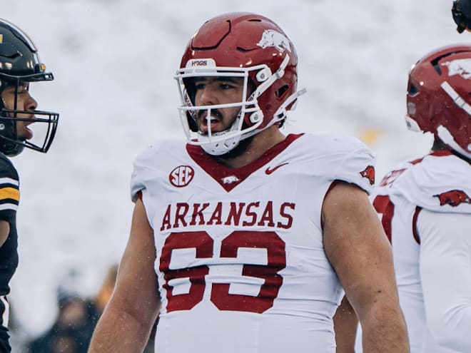 Arkansas center Addison Nichols to transfer