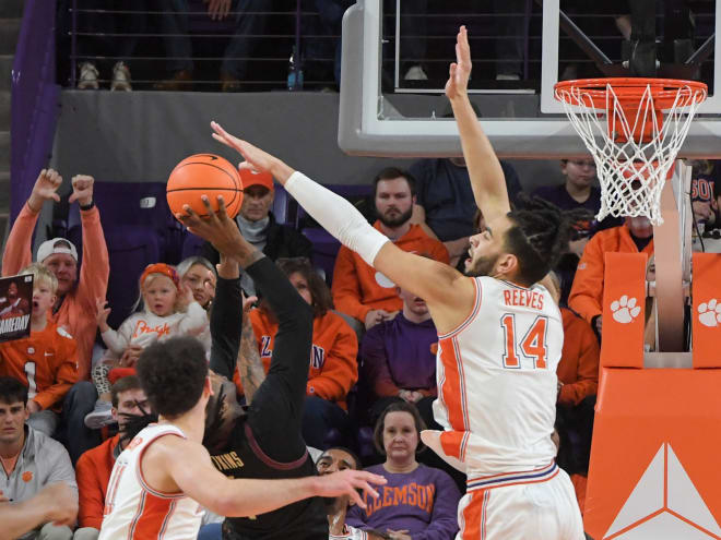 Clemson drills 3s, dominates defenseless FSU