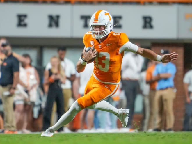 Tennessee QB Gaston Moore enters transfer portal