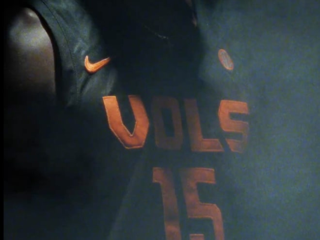 Tennessee basketball to debut 'Dark Mode' jerseys against Syracuse