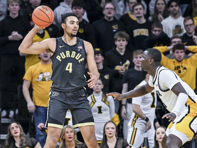 Stars outshine defensive lapses at Iowa